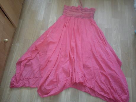 Asymetrické šaty, 152