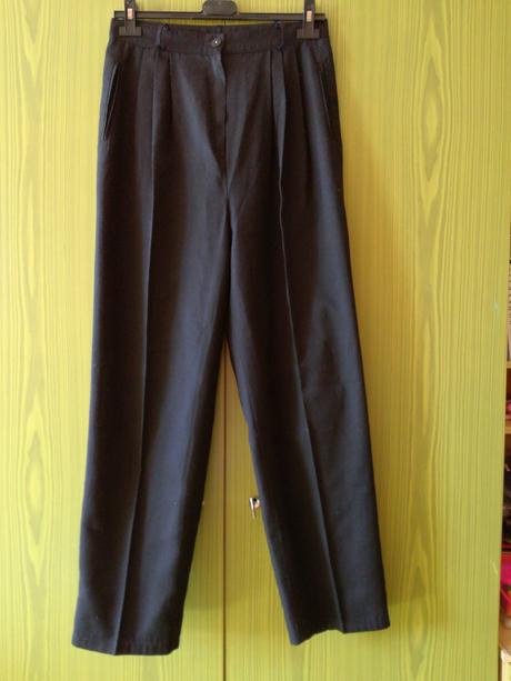 Nohavice s vysokým pásom, 44