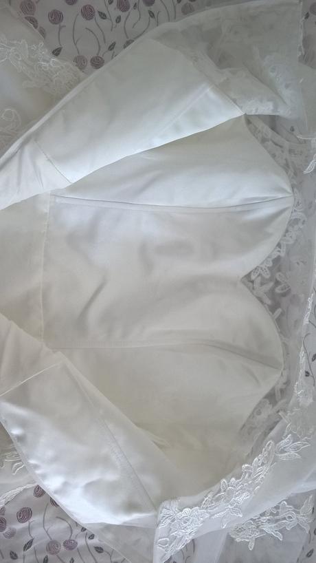 Svadobné šaty s čipkou v midi dĺžke, 42