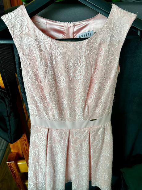 Nádherné šaty s čipkou, xs