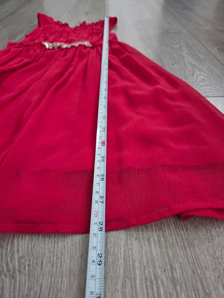 Červené šaty, 122