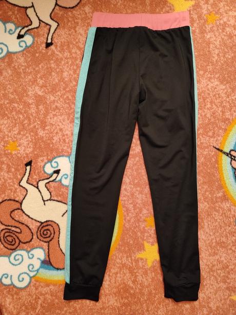 Krásne tepláky, 134