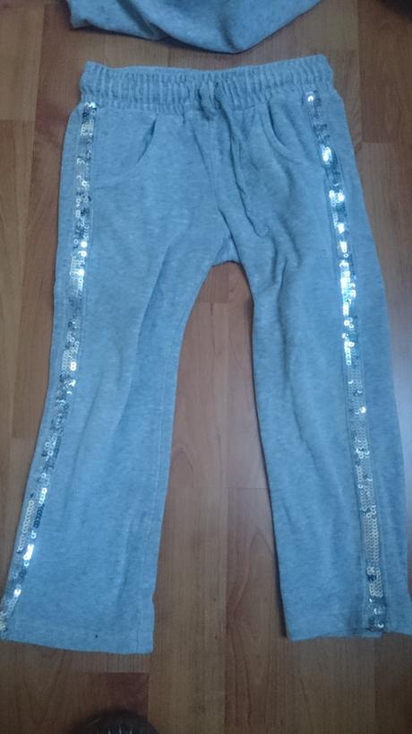 Teplakova suprava s flitrami, zara,104