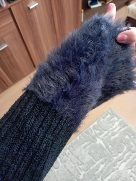 Upletove šaty s kožušinou, m