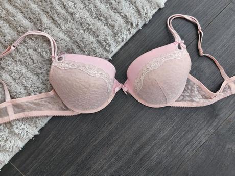 Ružová podprsenka, 85b