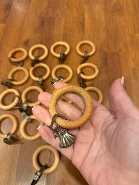 Drevené krúžky so štipcami 17 ks,