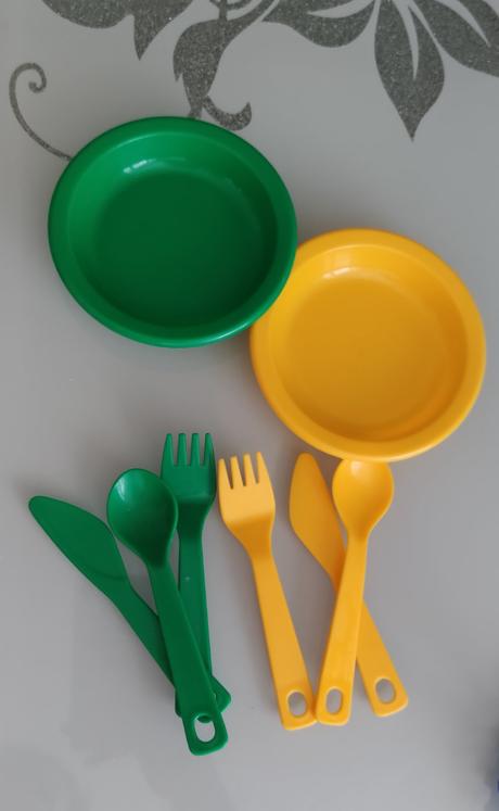 Kuchynka hello kitty s riadikom a okuliarmi,