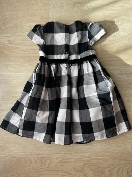 Čiernobiele šaty pre malé dámy, 92