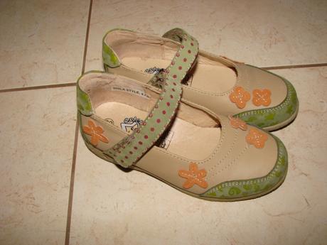 Nádherné sandálky, 29