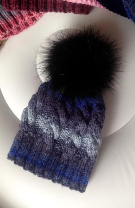 Pletena čiapka s veľkym brmbolcom, 56 - 158