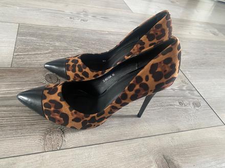 Nenosené lodičky, 38