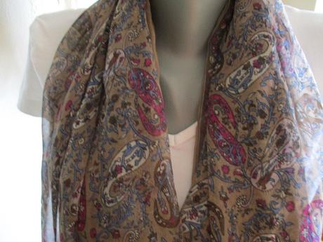 Jemný šál/šatka so strapcami, m