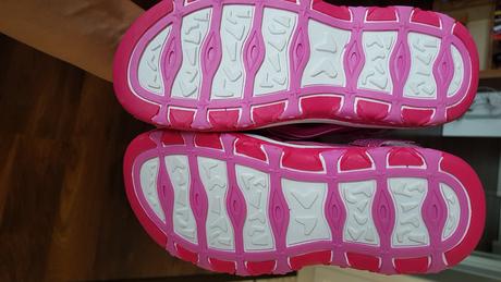 Športové sandále, 33