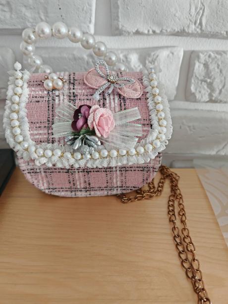 Čarovná palička a kabelka pre malú slecnu, 