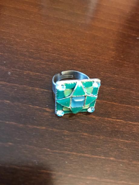 Šperkova suprava - prsten, naramok a nahrdelnik,