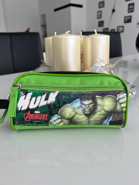 Avangers peracnik s pastelkami, 