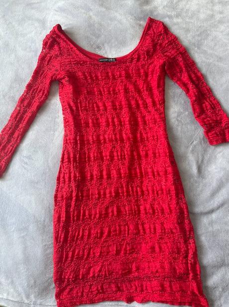 Červené šaty s čipkou, atmosphere,m