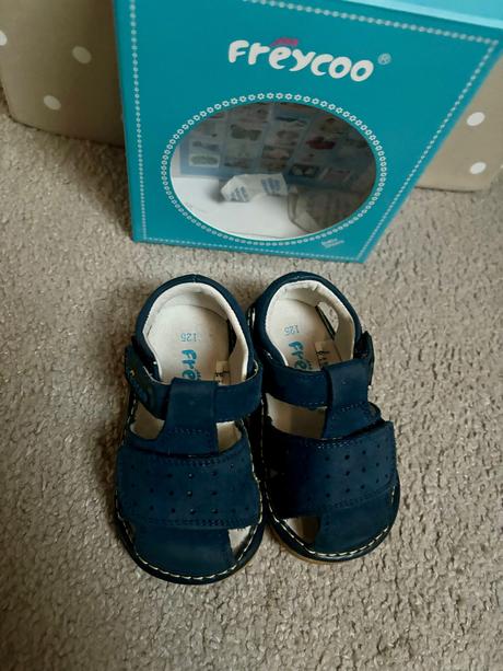 Pískacie topánočky, freycoo