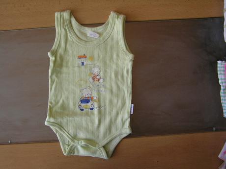 Zelené body tielkové - málo nosené, 68