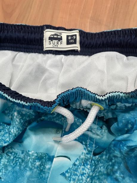 Kúpacie šortky so žralokom, 134