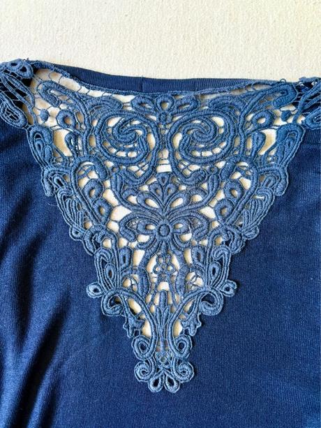 Sveter s čipkou na chrbte, s