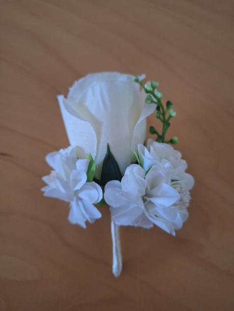 Svadovbné pierko pre ženícha, 