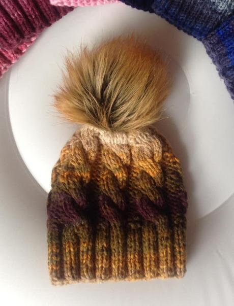 Pletena čiapka s veľkym brmbolcom, 56 - 158