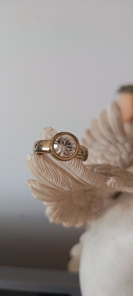 Dyrberg/kern prsten s bielym kamenom, 