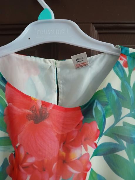 Vzsusne kvetovane saty, tu,140