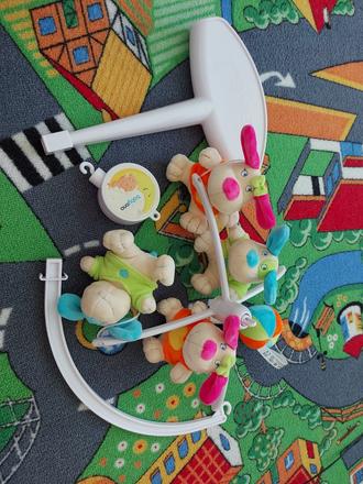 Detský kolotoč na postieľku, 