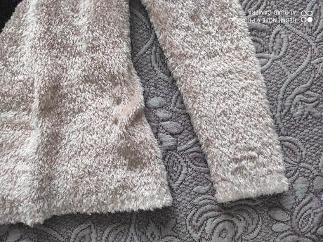 Chlpatý pulóver s flitrovou výšivkou zn. c&a, c&a,158