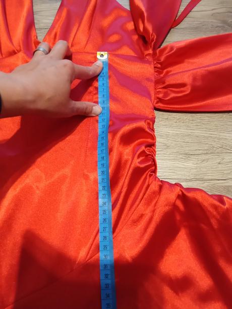 Šaty na viazanie, 36