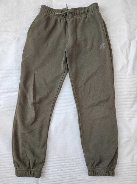 Strednehrubé tepláky, f&f,134