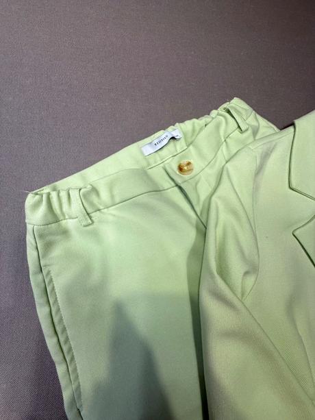 Bledozelený kostým, reserved,146