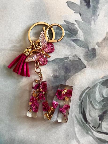 Ručne vyrobené živicové kľúčenky, 