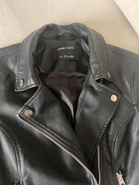 Čierna koženka, sinsay,s