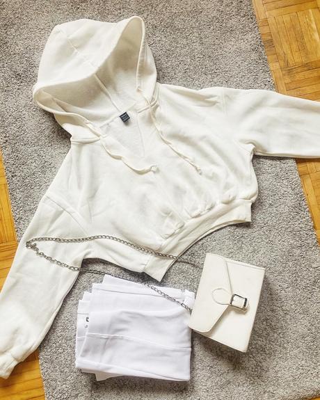 Biela crop mikina, s