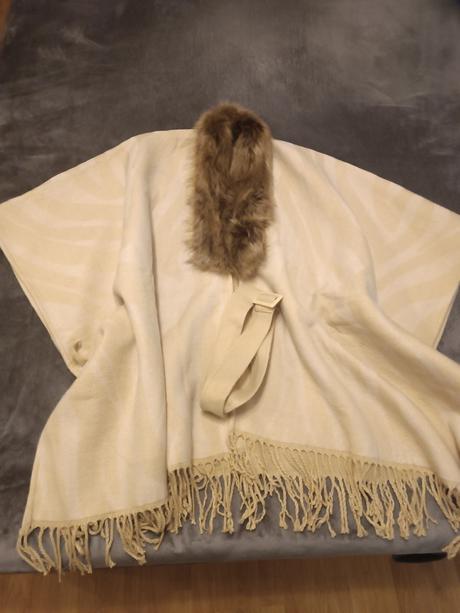 Štýlové pončo s kožušinkou salsa - uni, 