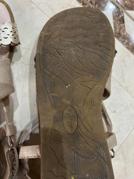 Dievcenske sandále velkost 36, lasocki,36