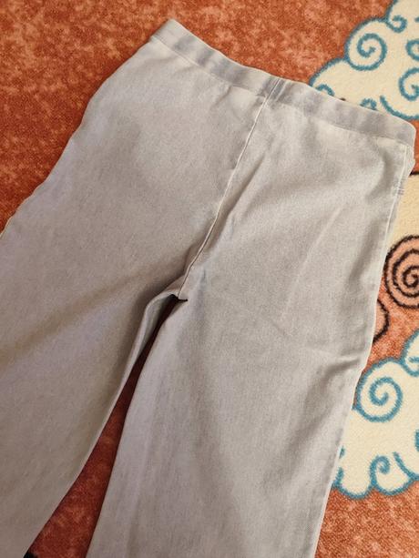 Krásne zvonove dzeginy v 140, h&m,140