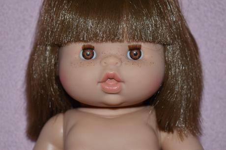 Chloé bábika minikane s hnedými vlasmi, 