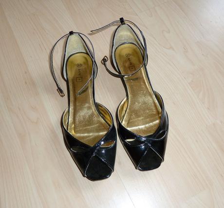Lakované čierne sandáliky gate, 37