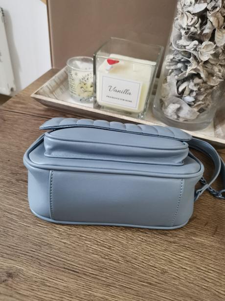 Kabelka reserved, reserved