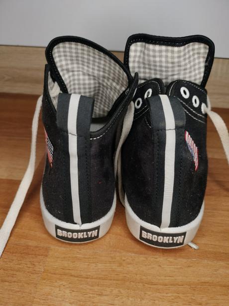 Plátené vysoké tenisky, 33