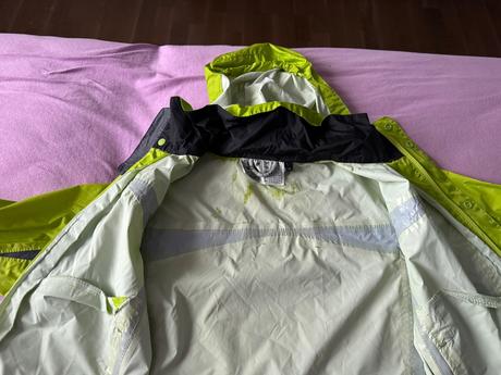 Bunda do dažďa, 140