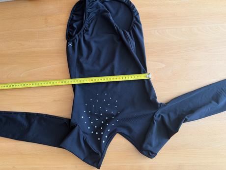 Decathlon gymnastický dres/trikot, 146