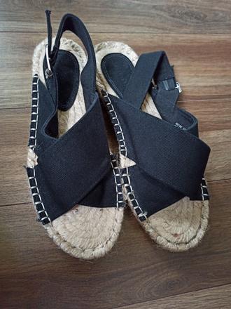 Slamené sandálky, 37