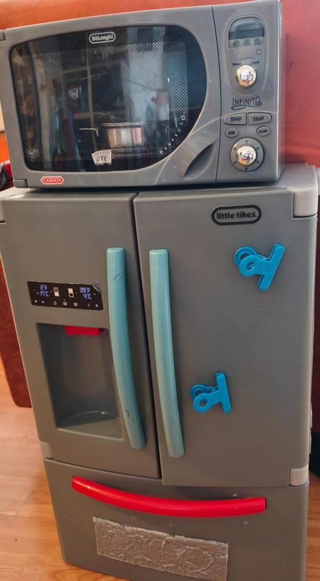 Predám detskú kuchynku aj s chladničkou a mikrovln, 