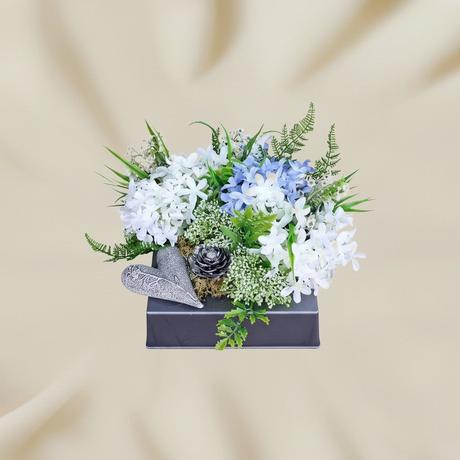 Spomienková ikebana so srdiečkom, strieborno modrá, 