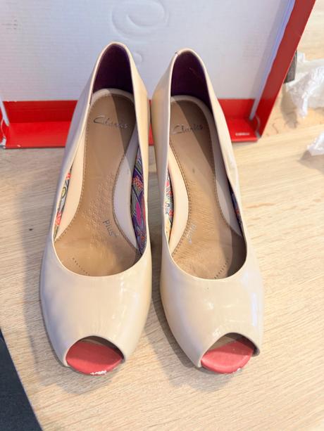 Kožené lodičky s ružovou špičkou, clarks,38